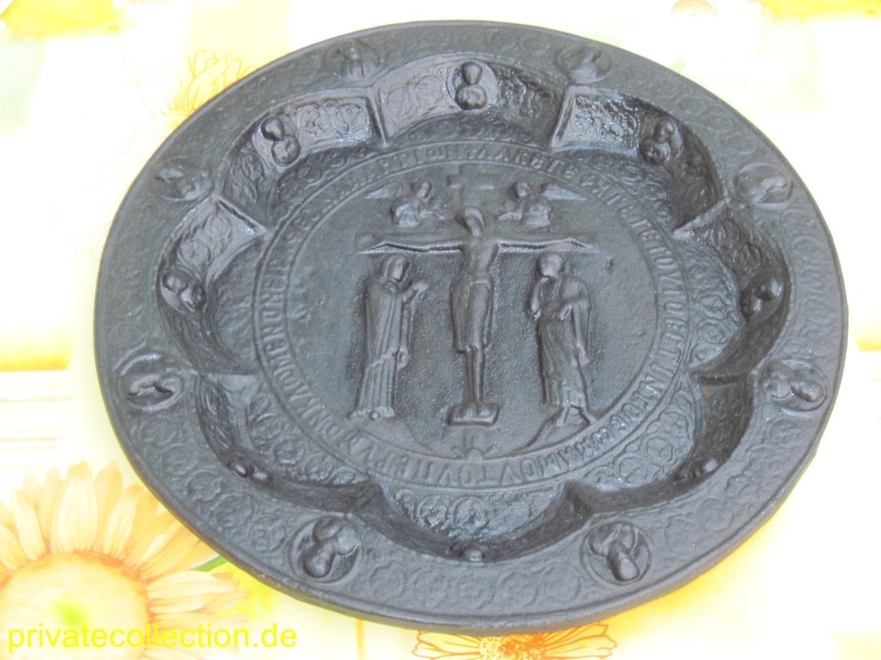 Gußplatte Kreuzigungsgruppe, byzantinische Weihbrotschale