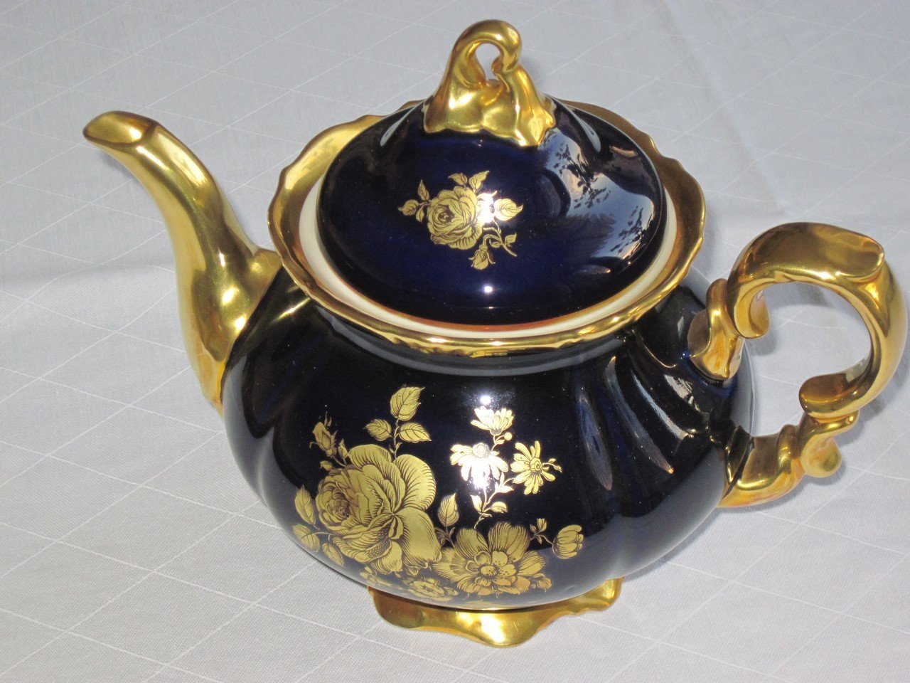 Coffeepot / Tea Bavaria Waldershof Germany 22 carat gold plating genuine co...